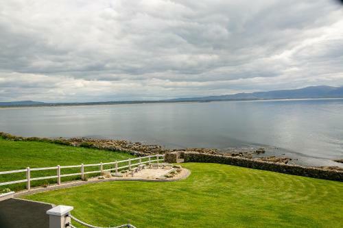 Ballyheigue Cliff Side And Sea View Apartment