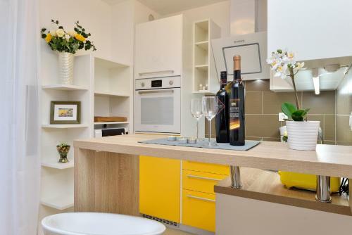 Apartment Sweet Corner