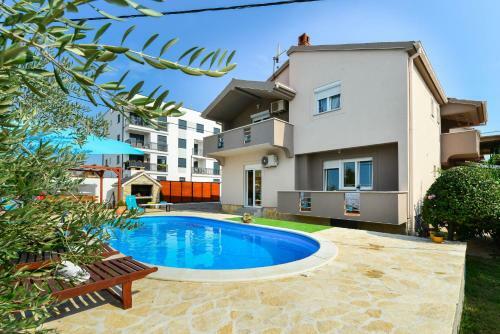Holiday Home Kiara With Pool