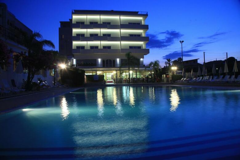 Hotel Santa Lucia And Le Sabbie D Oro