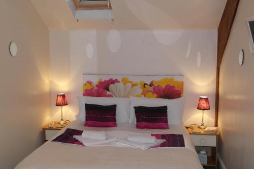 Hostal The Crown Lodge & Restaurant
