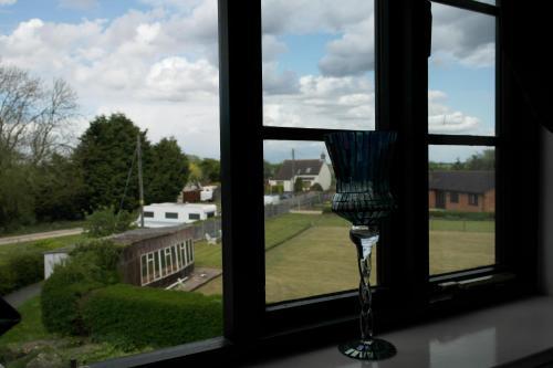 Hostal The Crown Lodge & Restaurant