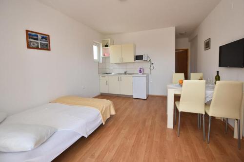 Apartments With A Parking Space Zubovici, Pag - 15342