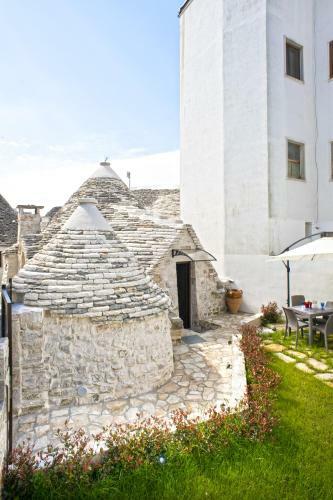 Trulli Domangi ?trullo Antonio?