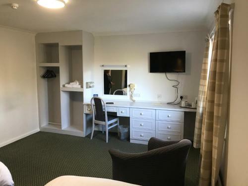 Sandpiper Hotel & Restaurant