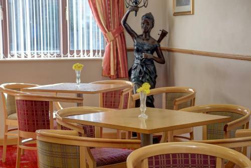 Sandpiper Hotel & Restaurant