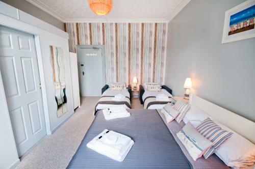 Bed & Breakfast Waves In