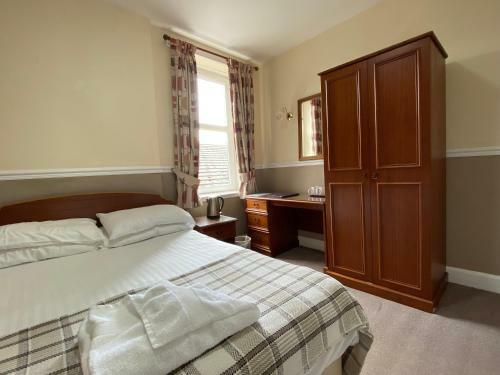 Hostal Kings Arms Hotel