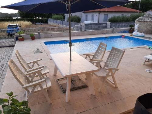 Nice, Cosy Studio Apartment With Outdoor Pool