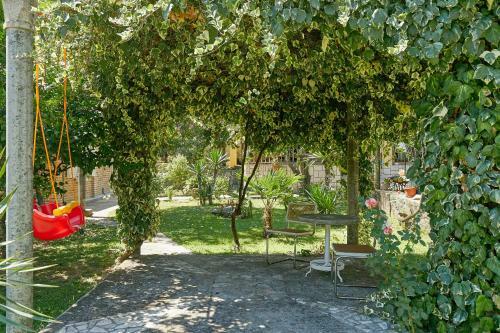 Hostal Mediterranean Holiday House & Apartments