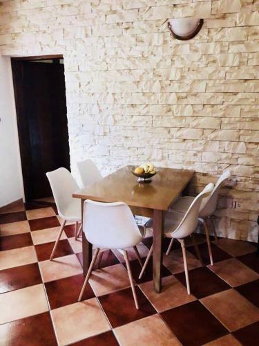 Hostal Mediterranean Holiday House & Apartments