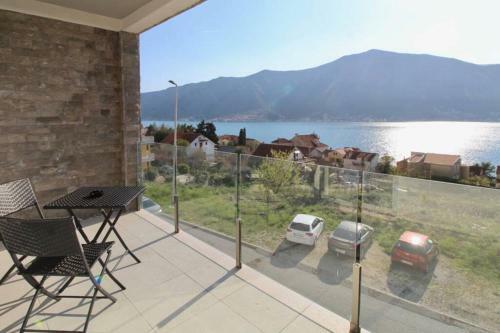 Apartamento Modern Apt In Dobrota W/ Great Bay Views