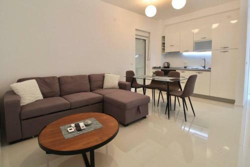 Apartamento Modern Apt In Dobrota W/ Great Bay Views