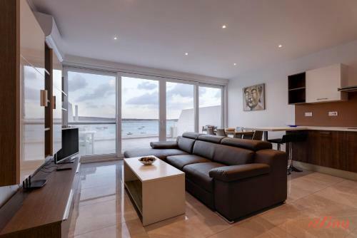 Apartamento Seafront Penthouse W Unobstructed Sea Views