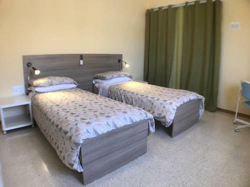 Corner Townhouse 1km From University