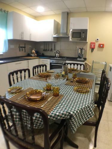 Corner Townhouse 1km From University