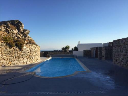 Beautiful Villa In Mykonos With Shared Swimming Pool
