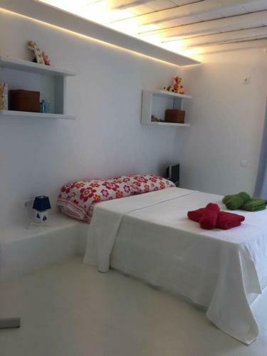 Beautiful Villa In Mykonos With Shared Swimming Pool