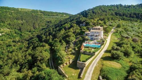 Hostal Villa Over The Hilltop