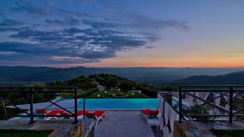 Hostal Villa Over The Hilltop