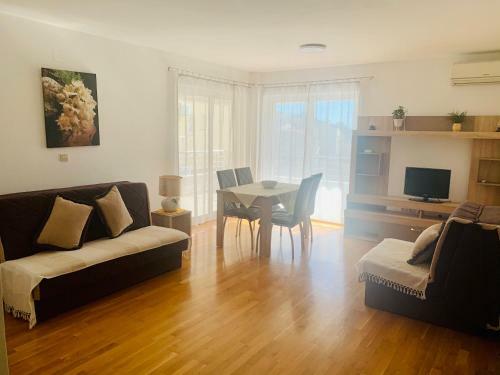 Sunday Apartment Petrovac