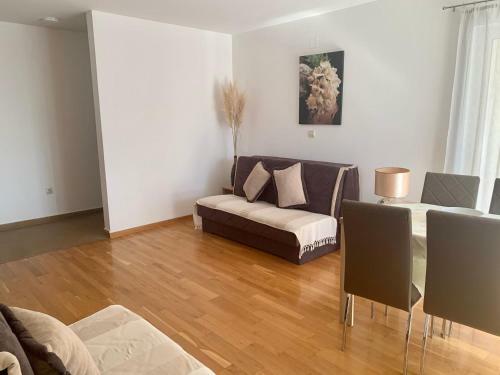 Sunday Apartment Petrovac