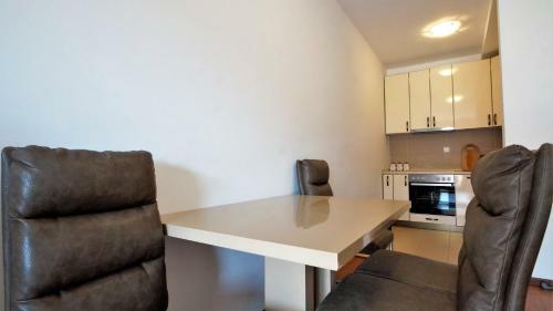 Petrovac Mmdda ( Front Beach Apartment )