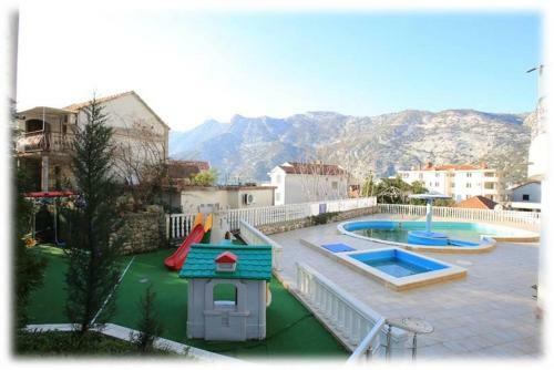 Roman Gardens Deluxe Apartments