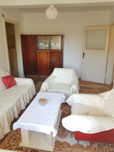 Lovely Central Apartment With Free Parking!