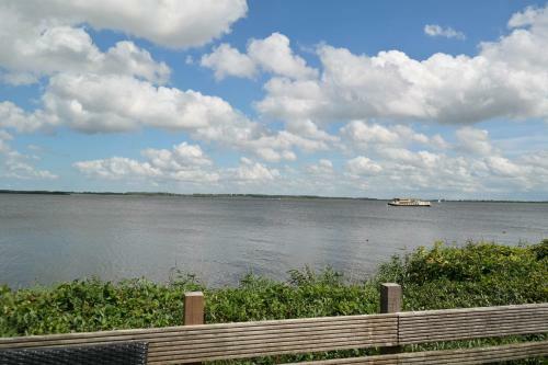 "heleen" 6 Pers, Lauwersmeer Waterfront, Full Equipped And Modern