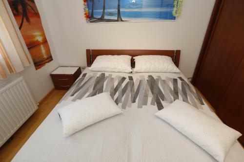 Apartment Bojan With Terrace And Sea View