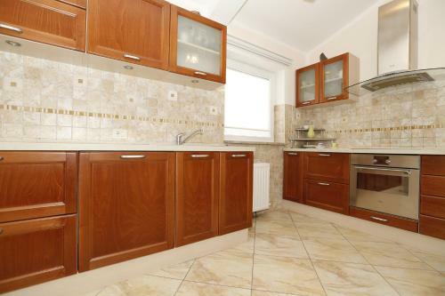 Apartment Bojan With Terrace And Sea View