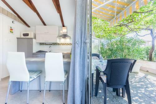 Apartments Lorena With Beautiful Garden