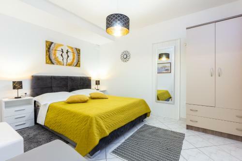 Apartments Lorena With Beautiful Garden