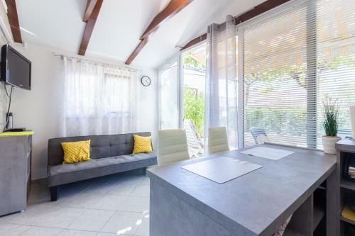 Apartments Lorena With Beautiful Garden