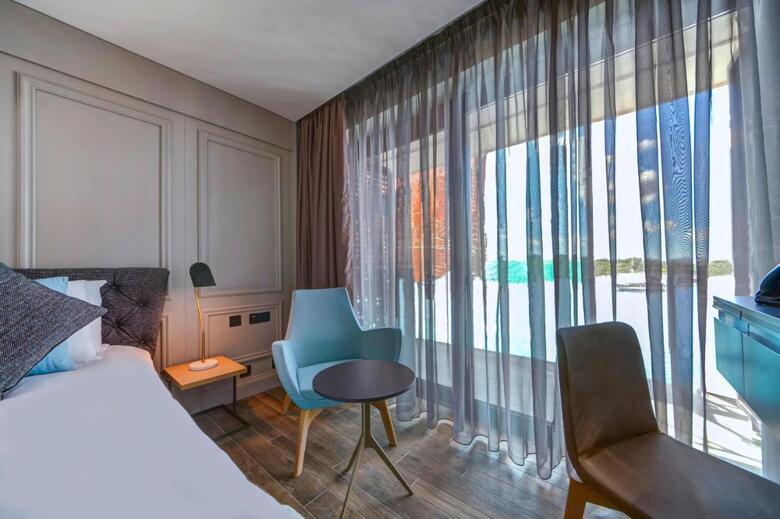 Land's End, Boutique Hotel