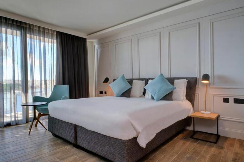Land's End, Boutique Hotel