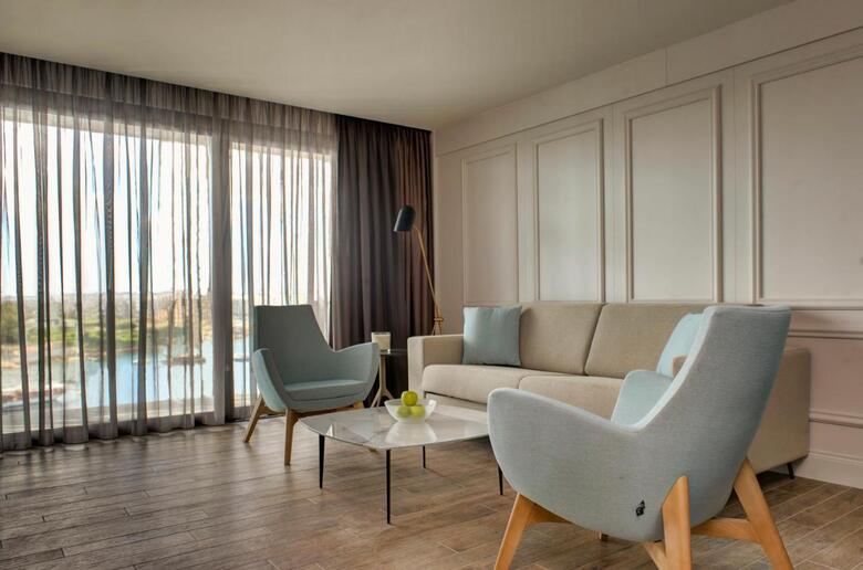 Land's End, Boutique Hotel