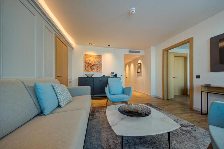 Land's End, Boutique Hotel