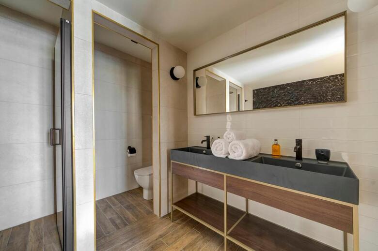Land's End, Boutique Hotel