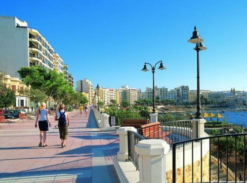 Luxury Apartment With Pool And Terrace, Top Location