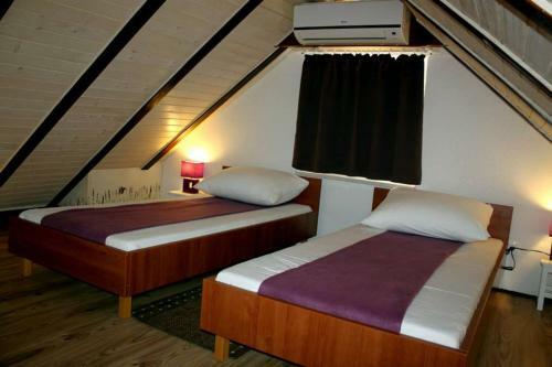 Apartment Cukarin A2 Bol-center, Croatia