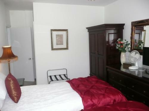 Hostal Avenue Park Guest House