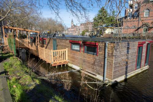 Hostal Houseboat Piano Forte