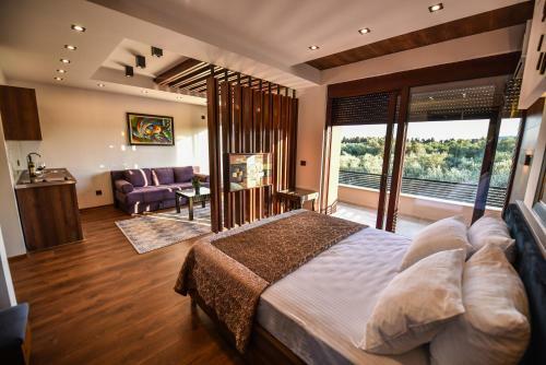 Giardino Lux Apartments