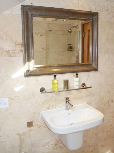Bed & Breakfast King William IV Guest House