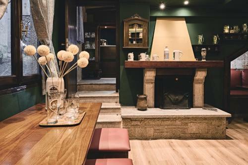 Hostal Nostos Suites By White Hills