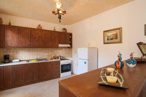 Sarris Villa, A Country Side Villa!