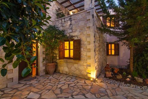 Sarris Villa, A Country Side Villa!
