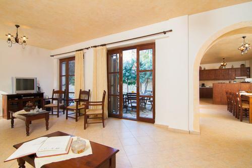 Sarris Villa, A Country Side Villa!